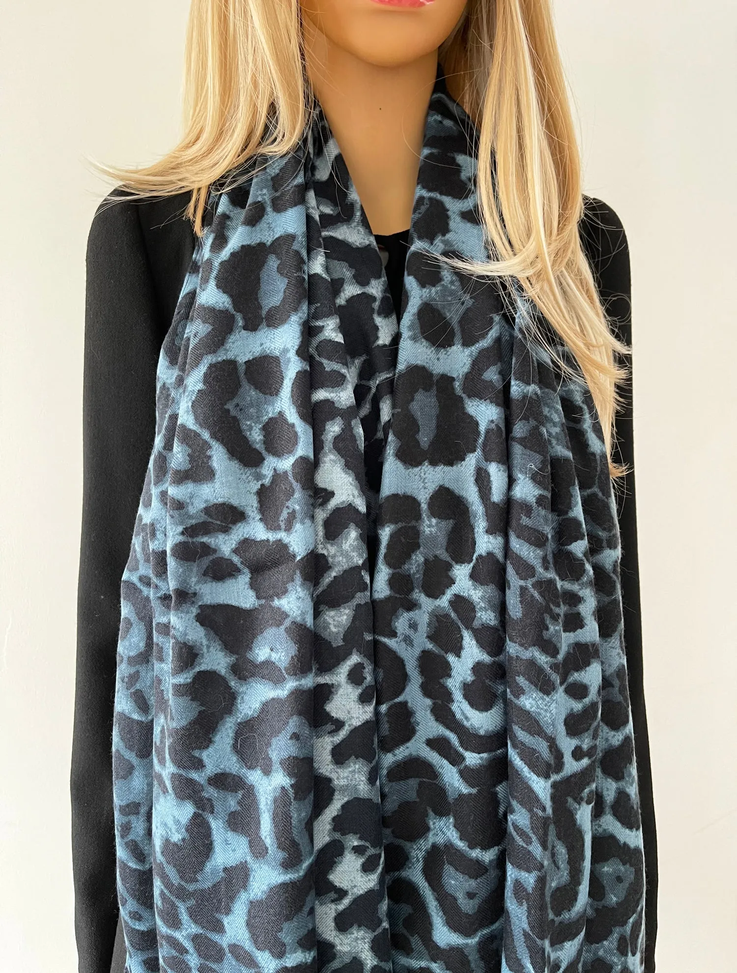 LARGE BLUE LEOPARD PRINT SCARF