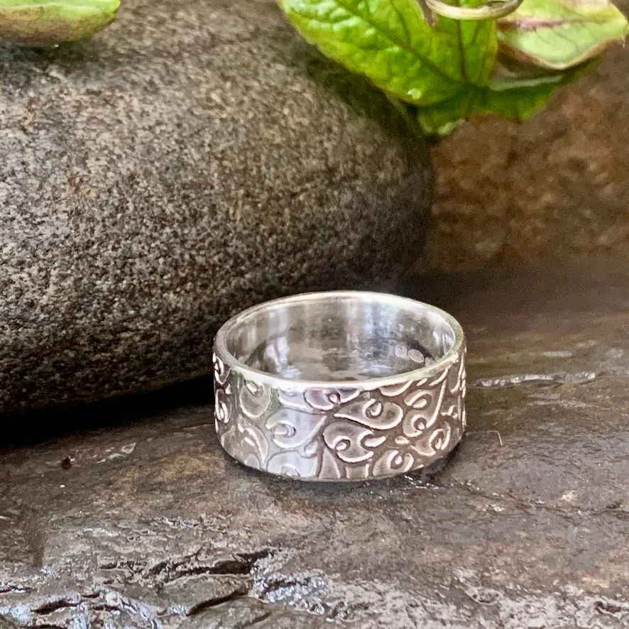 Organic vine textured, wide band ring